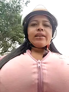 Snapshot of -Mia1 chatting on September 2025 01:39:01 PM -Mia1 online show from September 2025 01:39:01 PM