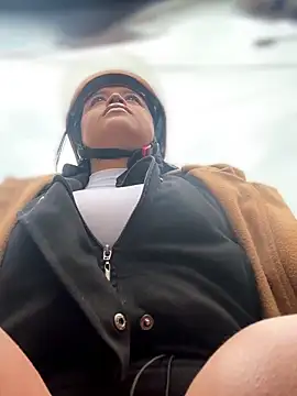 -Mia1 online show from March 2026 12:27:01 PM