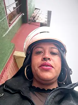 Snapshot of -Mia1 chatting on January 2026 12:01:01 PM -Mia1 online show from January 2026 12:01:01 PM