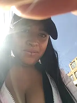 Snapshot of -Mia1 chatting on September 2025 01:29:01 PM -Mia1 online show from September 2025 01:29:01 PM