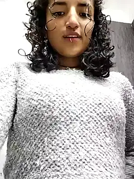 Snapshot of luna_love_xoxo chatting on November 2025 03:07:01 AM luna love xoxo online show from November 2025 03:07:01 AM