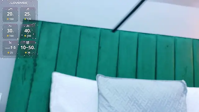 Ashley Evans22 online show from December 2025 09:15:02 PM