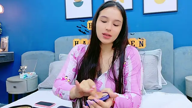 Ashley Evans22 online show from November 2025 07:39:01 PM