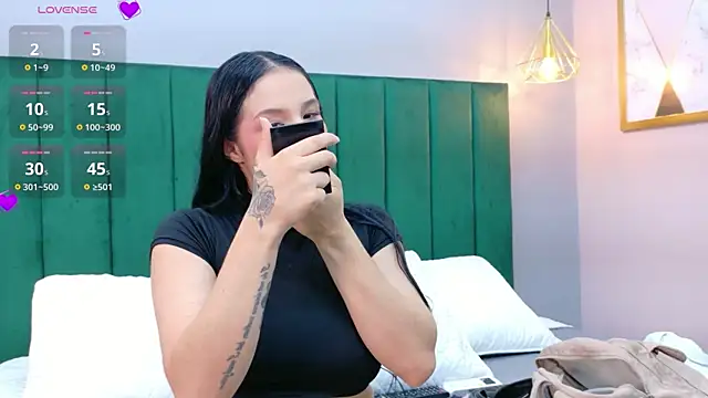 Ashley Evans22 online show from June 2026 09:42:02 PM