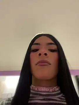 Snapshot of Amira_Ember chatting on July 2026 01:45:01 PM Amira Ember online show from July 2026 01:45:01 PM