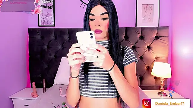 Snapshot of Amira_Ember chatting on July 2026 09:25:01 PM Amira Ember online show from July 2026 09:25:01 PM
