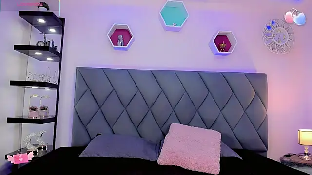 Amira Ember online show from January 2026 09:00:02 PM