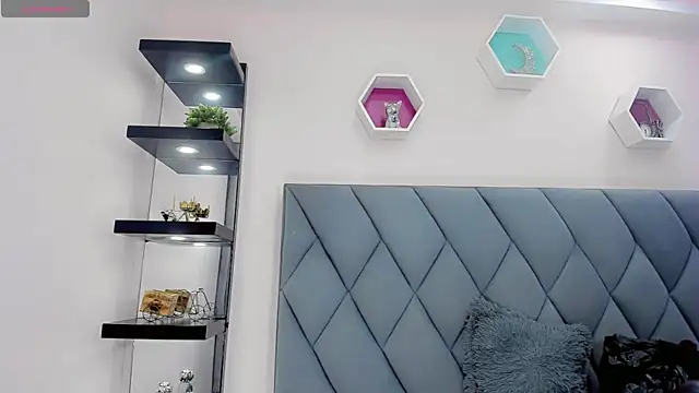 Amira Ember online show from November 2025 03:32:02 AM