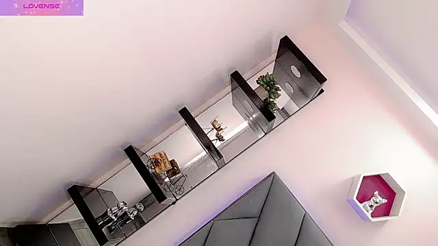 Amira Ember online show from October 2025 02:40:01 PM