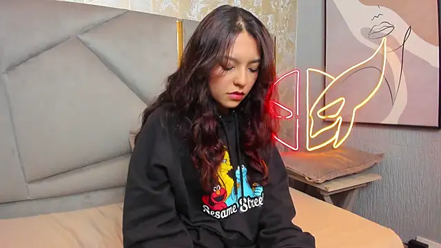 Elliecute online show from October 2025 02:21:02 PM