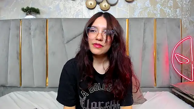 Elliecute online show from September 2025 02:34:01 PM