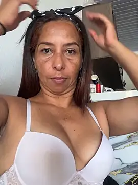 maleja23 online show from November 2025 02:32:01 PM