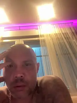 Snapshot of gitanomadrid chatting on June 2026 11:21:02 PM gitanomadrid online show from June 2026 11:21:02 PM