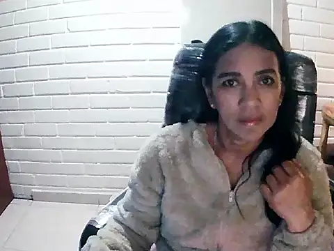 MiiaVelasquez online show from October 2025 03:38:02 AM
