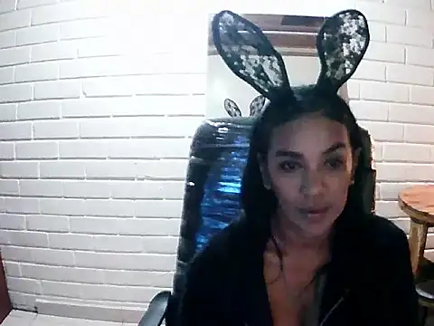 MiiaVelasquez online show from October 2025 03:48:01 AM