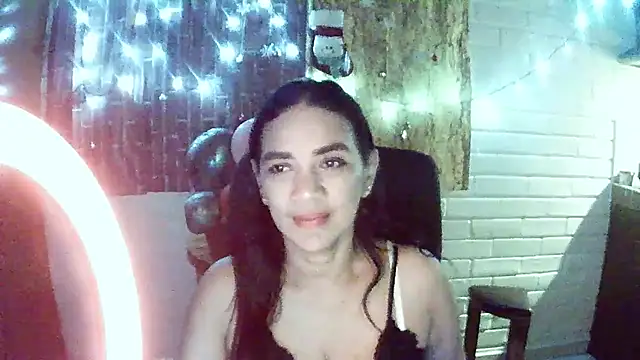 MiiaVelasquez online show from December 2025 04:17:01 AM