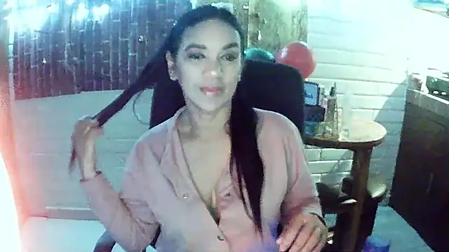 MiiaVelasquez online show from December 2025 04:22:02 AM