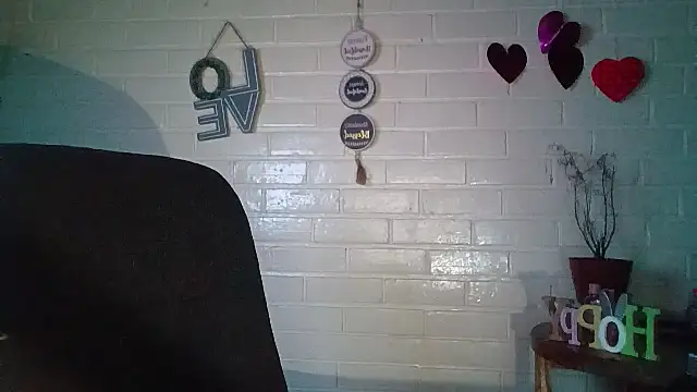 MiiaVelasquez online show from April 2026 04:30:01 AM