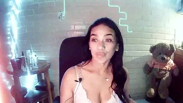 MiiaVelasquez online show from January 2026 04:05:01 AM