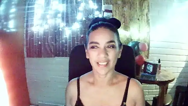 MiiaVelasquez online show from December 2025 04:23:01 AM