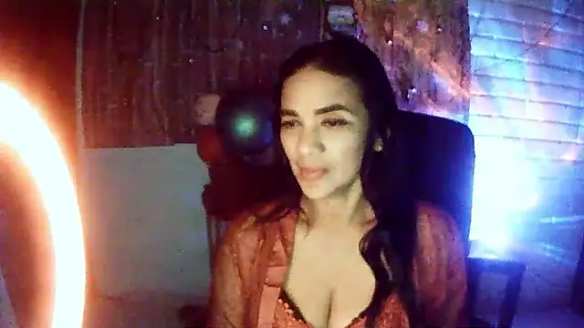 MiiaVelasquez online show from December 2025 04:37:01 AM