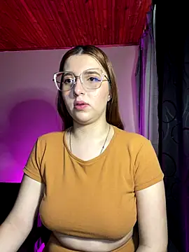 Snapshot of CoraVibes chatting on November 2025 12:06:01 PM CoraVibes online show from November 2025 12:06:01 PM