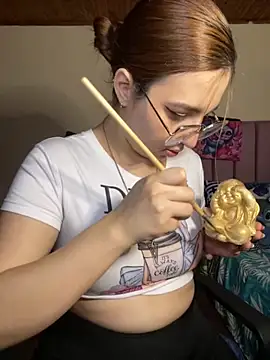 CoraVibes online show from December 2025 07:18:01 PM