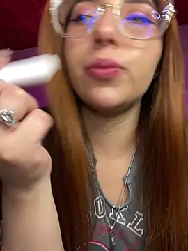 Snapshot of CoraVibes chatting on November 2025 12:00:02 PM CoraVibes online show from November 2025 12:00:02 PM