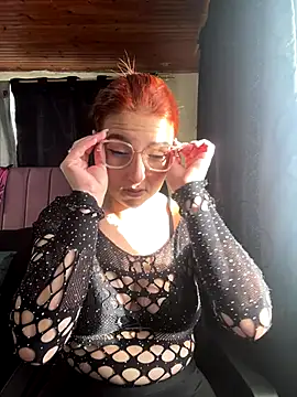 Snapshot of CoraVibes chatting on October 2025 11:42:01 AM CoraVibes online show from October 2025 11:42:01 AM