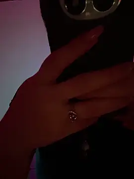 Snapshot of CoraVibes chatting on November 2025 11:58:01 AM CoraVibes online show from November 2025 11:58:01 AM