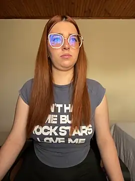 Snapshot of CoraVibes chatting on November 2025 11:54:02 AM CoraVibes online show from November 2025 11:54:02 AM