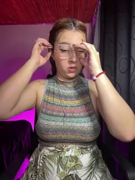 Snapshot of CoraVibes chatting on November 2025 11:54:02 AM CoraVibes online show from November 2025 11:54:02 AM