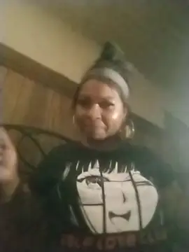 Snapshot of Ladiv33 chatting on October 2025 01:15:02 AM Ladiv33 online show from October 2025 01:15:02 AM