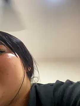 Snapshot of Kuromy_x chatting on October 2025 06:53:02 PM Kuromy x online show from October 2025 06:53:02 PM
