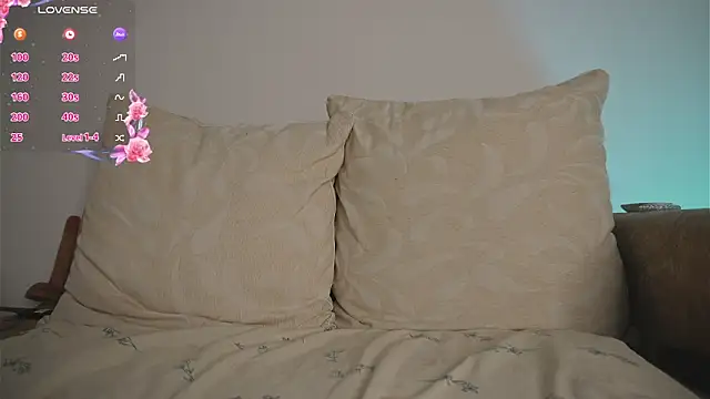 Roxybeautyy online show from April 2026 10:45:02 PM