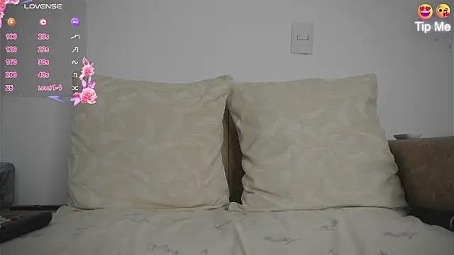 Roxybeautyy online show from April 2026 09:38:01 AM