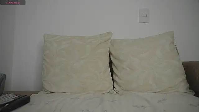 Roxybeautyy online show from March 2026 09:17:02 PM