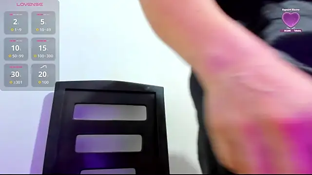 Snapshot of woman_rosse chatting on October 2025 03:00:01 AM woman rosse online show from October 2025 03:00:01 AM