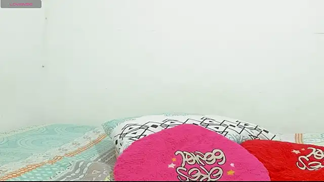 Snapshot of woman_rosse chatting on September 2025 10:27:02 PM woman rosse online show from September 2025 10:27:02 PM