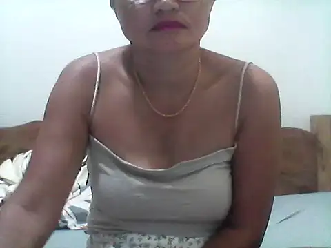 nathalie0045 online show from February 2026 12:00:01 AM