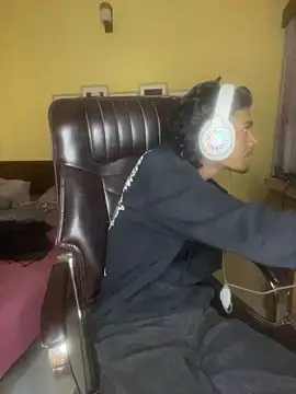 thecatfish online show from November 2025 05:52:01 AM