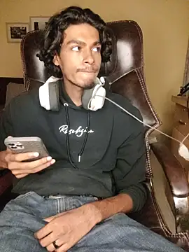 thecatfish online show from November 2025 01:59:02 PM