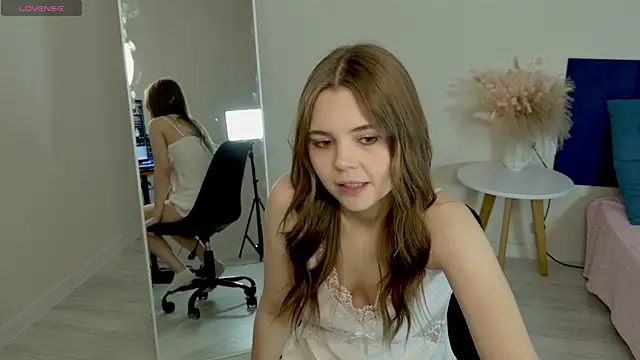 LeksaLove online show from October 2025 06:05:01 PM