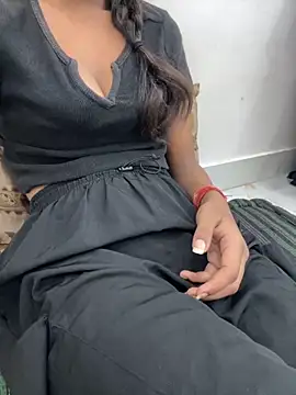 Snapshot of cute_parii_ chatting on October 2025 10:13:01 PM cute parii  online show from October 2025 10:13:01 PM