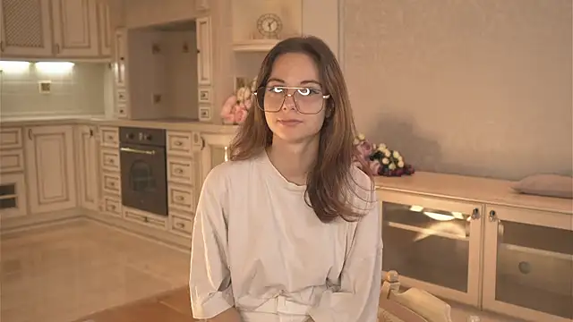 TamShutters online show from October 2025 04:03:01 AM