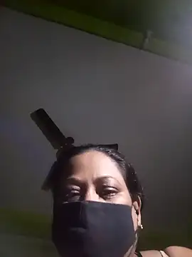 KITTUAAA online show from November 2025 07:47:02 PM