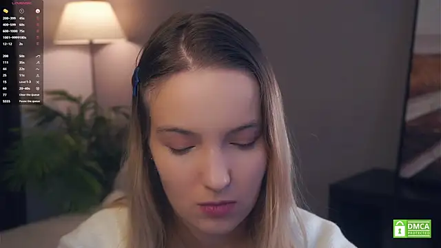 HongTomczak online show from October 2025 06:25:02 AM