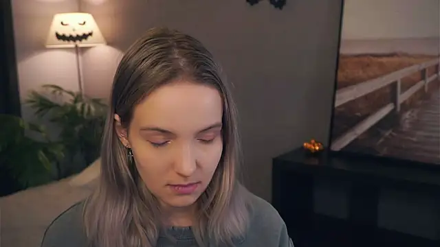 HongTomczak online show from November 2025 07:23:02 AM