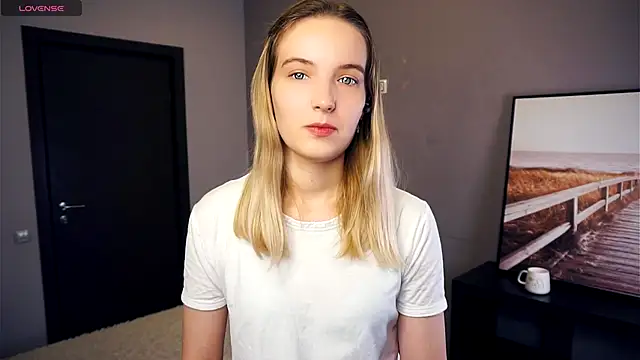 HongTomczak online show from September 2025 06:52:02 AM