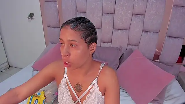 cloemorwen online show from December 2025 10:04:01 PM